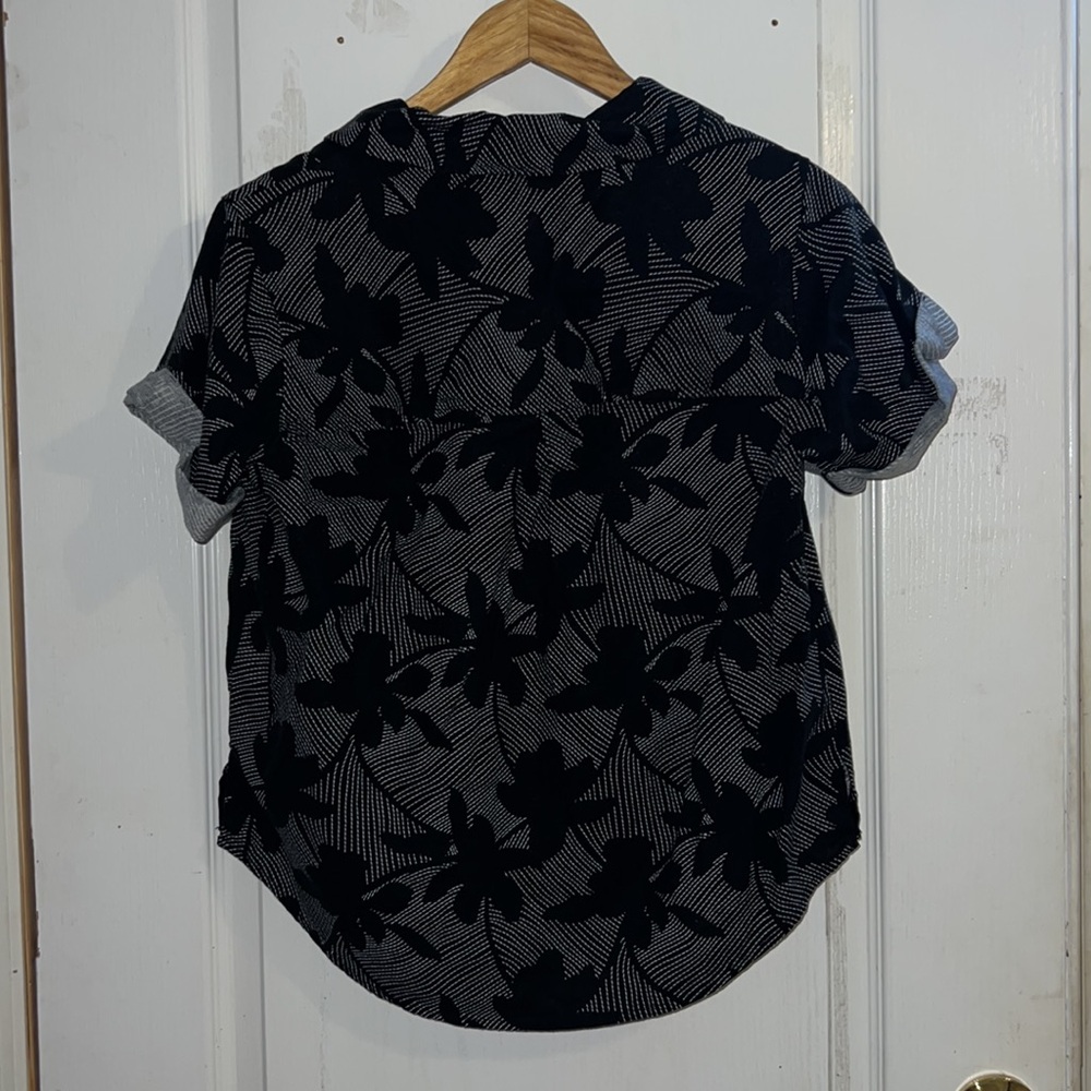 Universal Thread Top - Picture 2 of 3